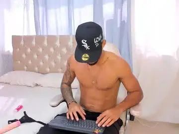 Gay sex chat with theo_sky1 - camgaychat.com - Britain