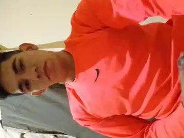 Gay sex chat with BrayanHot22 - camgaychat.com - Britain