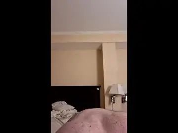 Gay sex chat with larry18252 - camgaychat.com - Britain