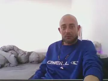 Gay sex chat with Artiom_1990 - camgaychat.com - Russia