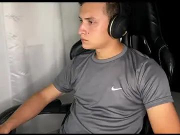 Gay sex chat with xmaxwel - camgaychat.com - Britain