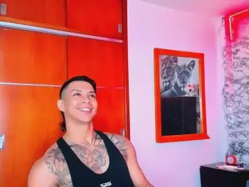 Gay sex chat with Aaron_Kait - camgaychat.com - Britain