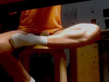 Gay sex chat with aldolecat - camgaychat.com - Britain