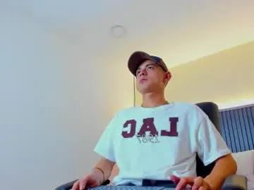 Gay sex chat with james_cute69 - camgaychat.com