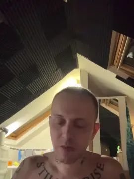 Gay sex chat with marco202_sexy - camgaychat.com - Britain