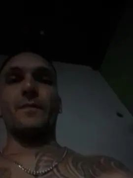 Gay sex chat with tomi390 - camgaychat.com