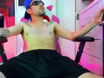 Gay sex chat with godiva1 - camgaychat.com - Britain