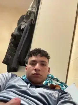 Gay sex chat with giuse247 - camgaychat.com - Italy