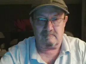 Gay sex chat with uncut4u2019 - camgaychat.com - Britain