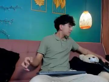 Gay sex chat with christopher_monroe - camgaychat.com - Britain