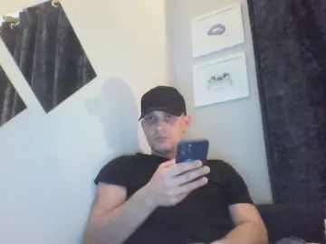 Gay sex chat with TenInchTom - camgaychat.com - Britain