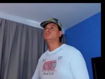 Gay sex chat with edwar_95 - camgaychat.com - Britain