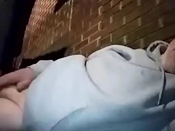 Gay sex chat with flyfree420 - camgaychat.com - Britain