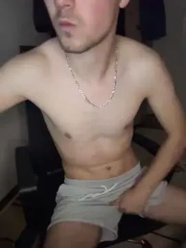 Gay sex chat with Zeyboys - camgaychat.com - Britain