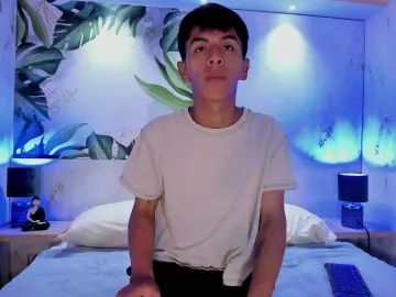 Gay sex chat with Rauu_Santi - camgaychat.com - Britain