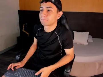 Gay sex chat with Enzo_george - camgaychat.com - Britain