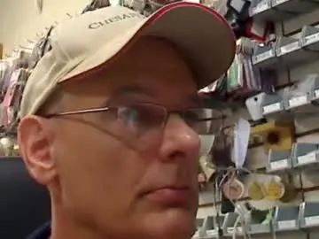 Gay sex chat with kendaddyfl - camgaychat.com - Britain