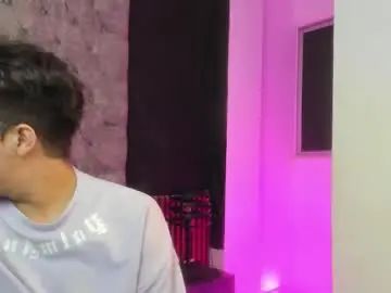 Gay sex chat with santiagoandresmartinez9 - camgaychat.com - Britain