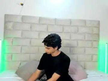 Gay sex chat with liamblazze_ - camgaychat.com - Britain