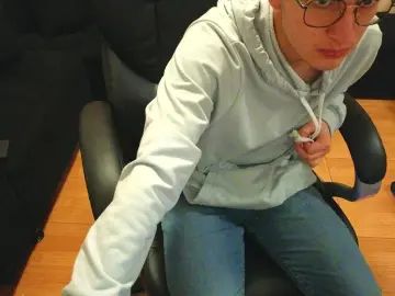 Gay sex chat with hornyhardgamer - camgaychat.com - Britain