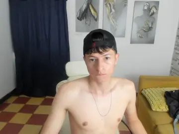 Gay sex chat with maikol_norban - camgaychat.com - Britain