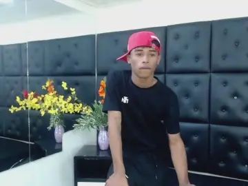 Gay sex chat with TonnyMarck - camgaychat.com - Britain