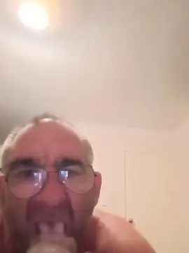 Gay sex chat with Spinievinnie - camgaychat.com - Britain