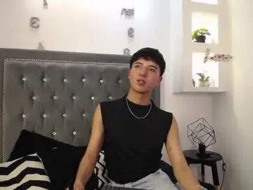 Gay sex chat with keen_nico - camgaychat.com - Britain