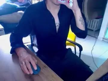 Gay sex chat with horny_enaxxxion - camgaychat.com - Britain