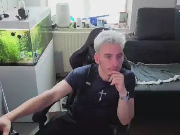 Gay sex chat with Rayzel_White - camgaychat.com - Britain