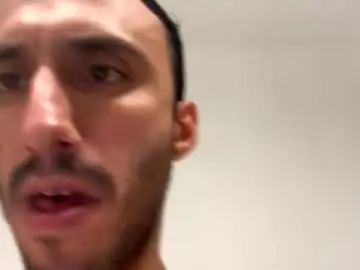 Gay sex chat with dakovid33 - camgaychat.com - Britain