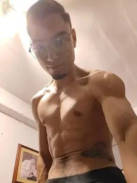 Gay sex chat with Aquilescock - camgaychat.com - Britain