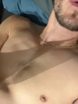 Gay sex chat with Sixpackpapi - camgaychat.com - Britain