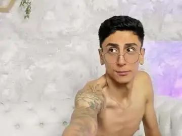 Gay sex chat with gio_carangi - camgaychat.com - Britain