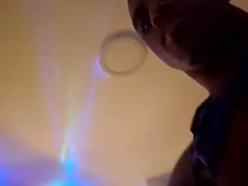 Gay sex chat with makavelimakesit - camgaychat.com - Britain