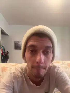 Gay sex chat with Skinnybull97 - camgaychat.com - Britain