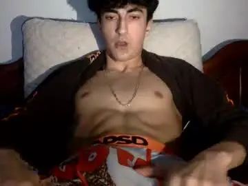 Gay sex chat with alexxwillis - camgaychat.com - Britain