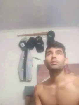 Gay sex chat with hideonbush051 - camgaychat.com - Britain