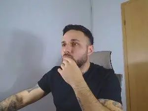 Gay sex chat with Maxxstonee - camgaychat.com - Britain