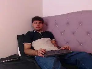 Gay sex chat with Alexander_Brown - camgaychat.com - Spain