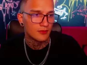 Gay sex chat with darkbenito - camgaychat.com - Britain