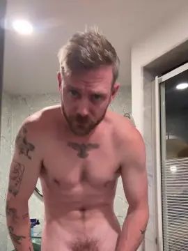 Gay sex chat with Bigboyuncut2 - camgaychat.com - Britain