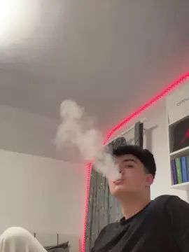 Gay sex chat with youngboy335 - camgaychat.com - Britain