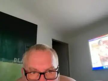 Gay sex chat with bigred92123 - camgaychat.com - Britain