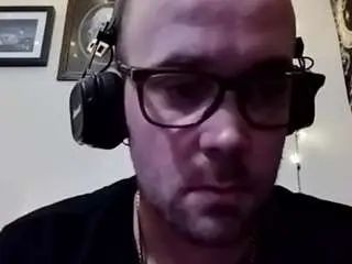 Gay sex chat with drew181818 - camgaychat.com