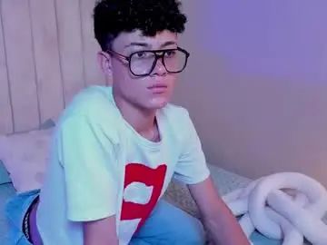 Gay sex chat with tommy_blake25 - camgaychat.com - Britain