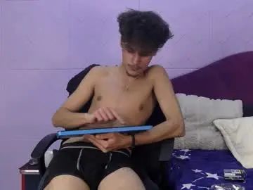 Gay sex chat with kevinspice - camgaychat.com - Britain