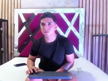 Gay sex chat with emiliano_mio - camgaychat.com - Britain