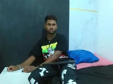 Gay sex chat with noahsmith26 - camgaychat.com - Spain