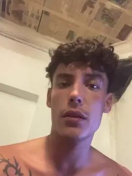 Gay sex chat with hotlau - camgaychat.com - Britain